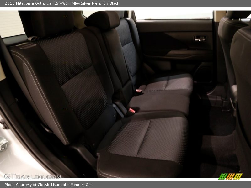 Alloy Silver Metallic / Black 2018 Mitsubishi Outlander ES AWC