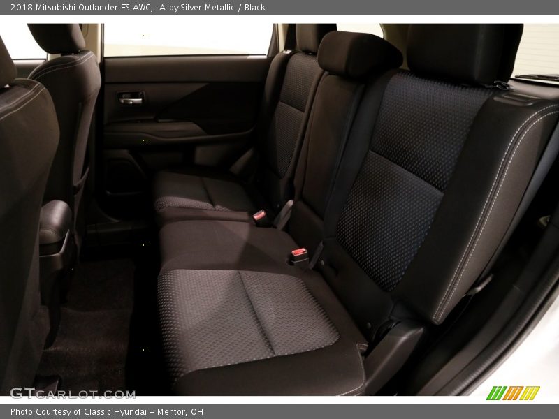 Alloy Silver Metallic / Black 2018 Mitsubishi Outlander ES AWC