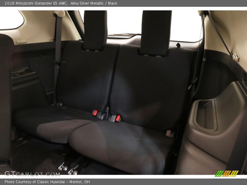 Alloy Silver Metallic / Black 2018 Mitsubishi Outlander ES AWC