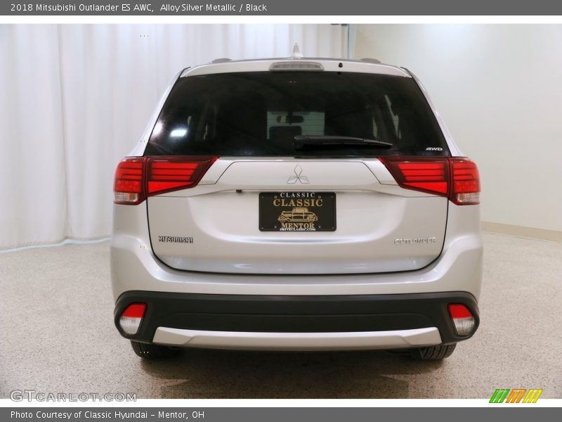 Alloy Silver Metallic / Black 2018 Mitsubishi Outlander ES AWC