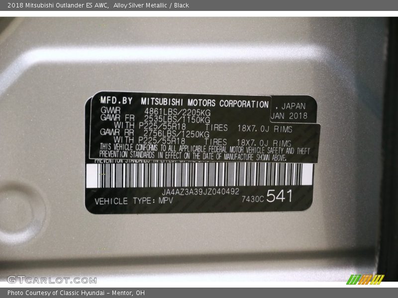 Alloy Silver Metallic / Black 2018 Mitsubishi Outlander ES AWC