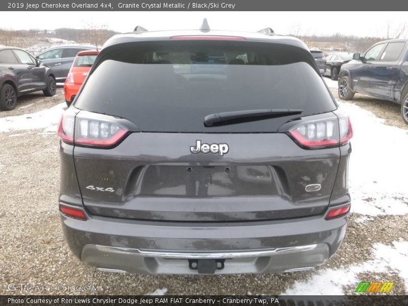 Granite Crystal Metallic / Black/Ski Grey 2019 Jeep Cherokee Overland 4x4