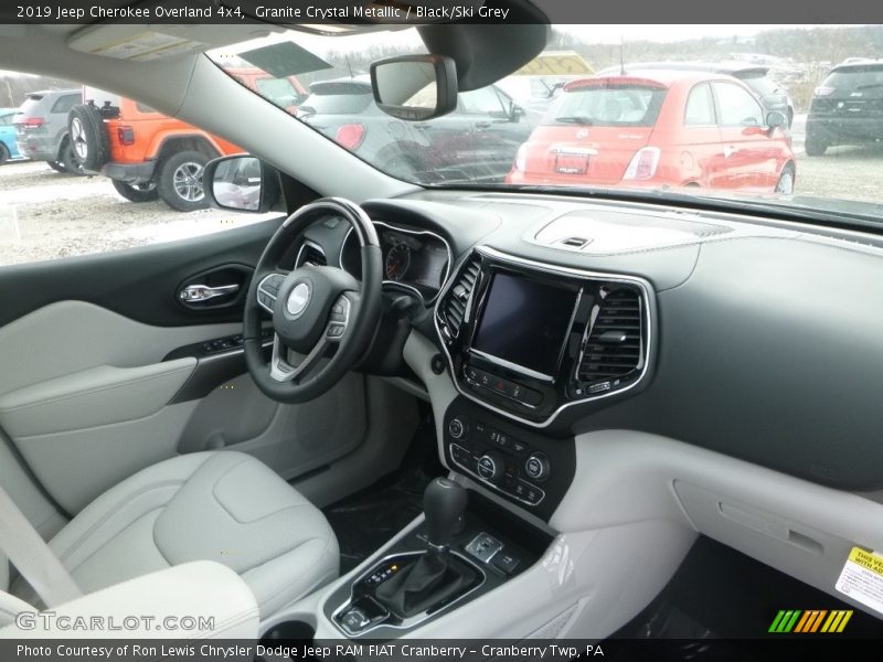 Granite Crystal Metallic / Black/Ski Grey 2019 Jeep Cherokee Overland 4x4