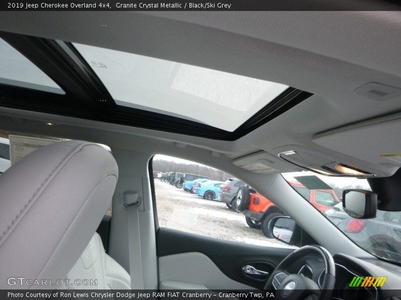 Granite Crystal Metallic / Black/Ski Grey 2019 Jeep Cherokee Overland 4x4