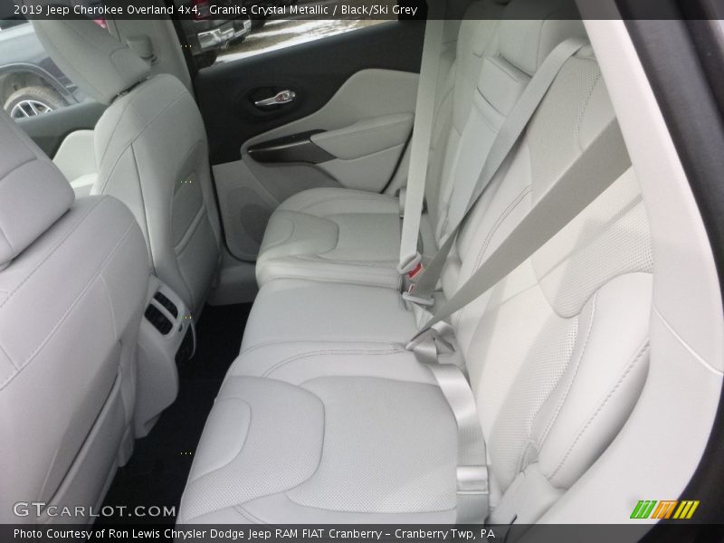 Granite Crystal Metallic / Black/Ski Grey 2019 Jeep Cherokee Overland 4x4