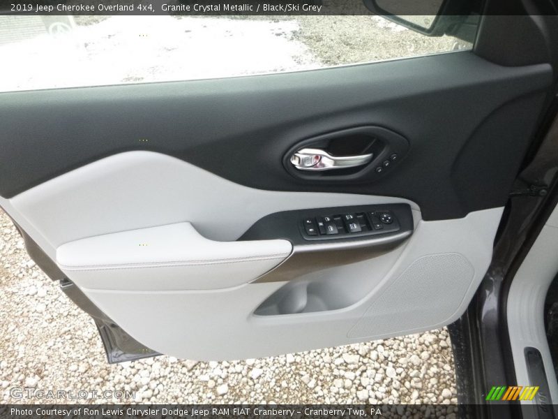 Granite Crystal Metallic / Black/Ski Grey 2019 Jeep Cherokee Overland 4x4