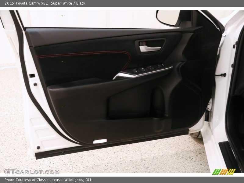 Super White / Black 2015 Toyota Camry XSE