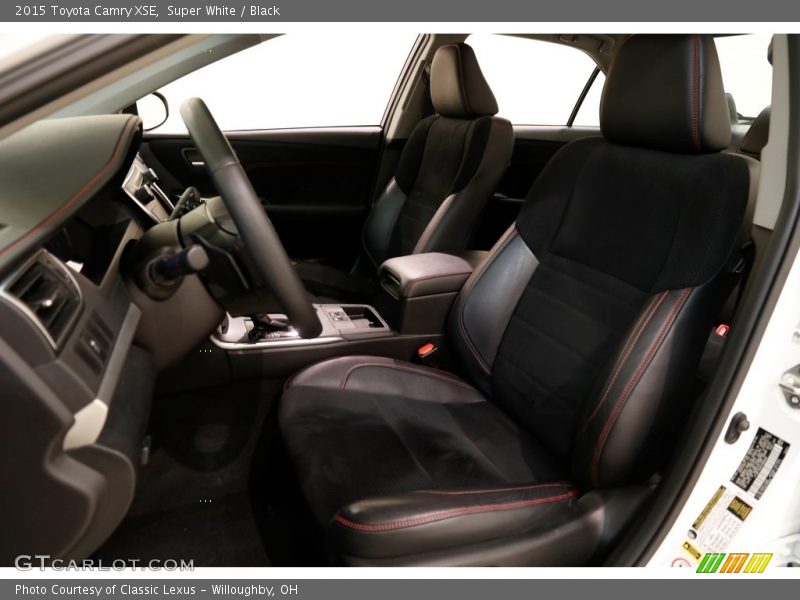 Super White / Black 2015 Toyota Camry XSE