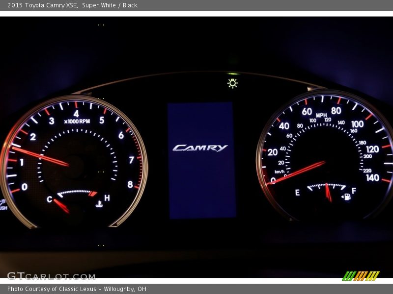 Super White / Black 2015 Toyota Camry XSE