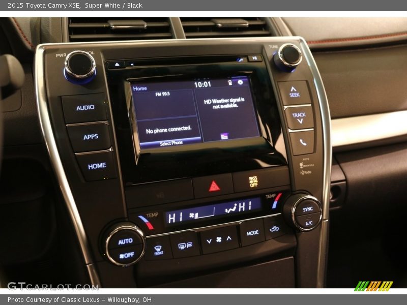 Super White / Black 2015 Toyota Camry XSE
