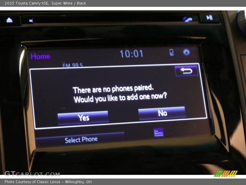 Super White / Black 2015 Toyota Camry XSE