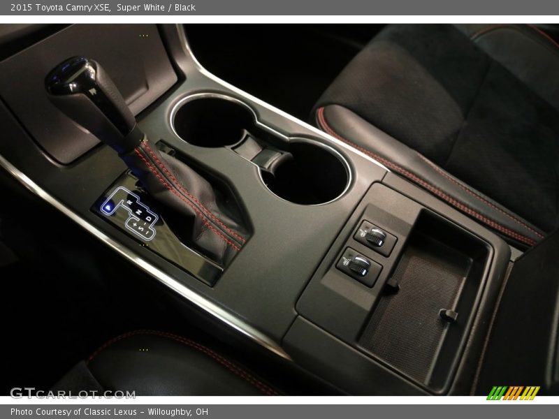 Super White / Black 2015 Toyota Camry XSE