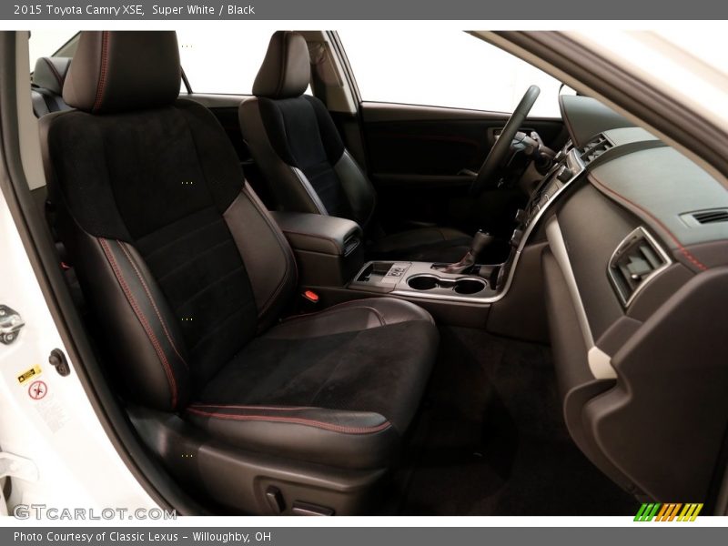 Super White / Black 2015 Toyota Camry XSE