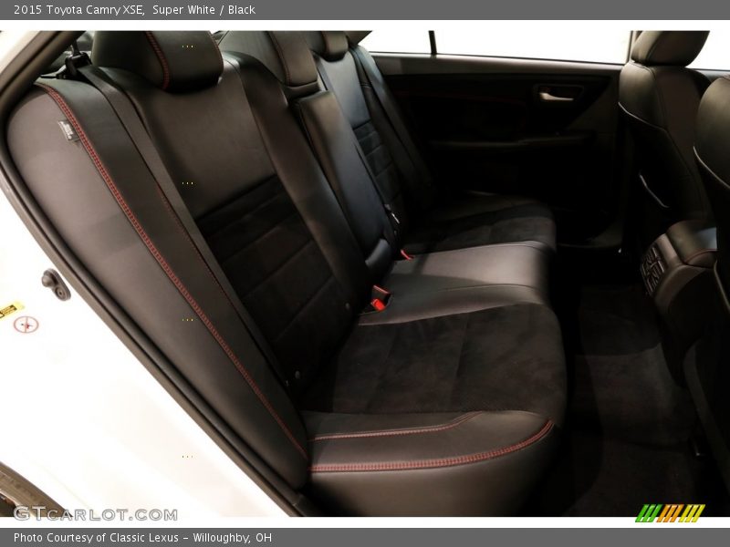 Super White / Black 2015 Toyota Camry XSE