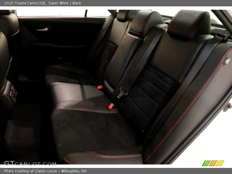 Super White / Black 2015 Toyota Camry XSE