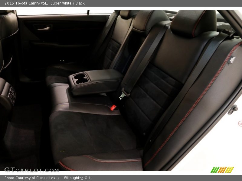 Super White / Black 2015 Toyota Camry XSE