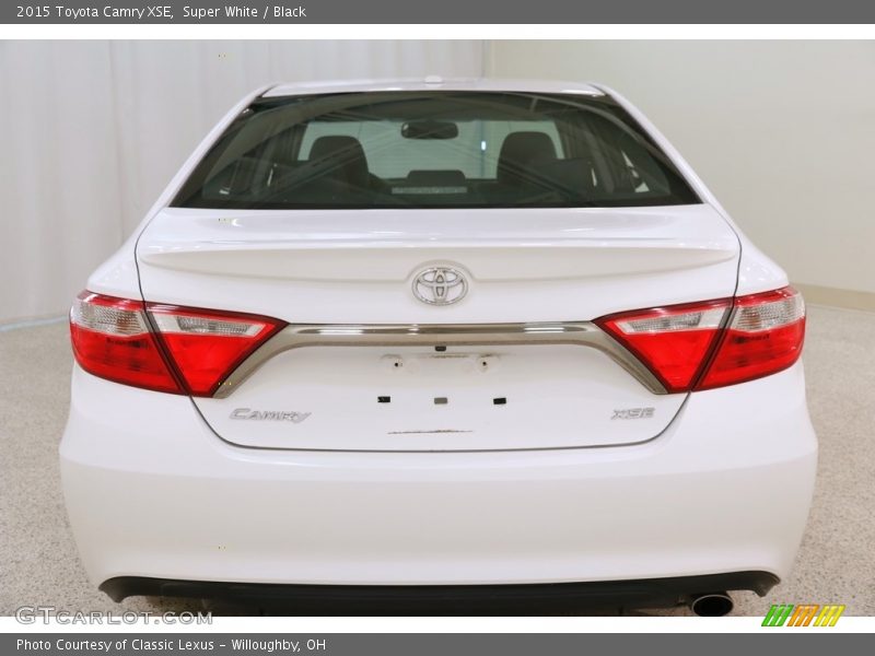 Super White / Black 2015 Toyota Camry XSE