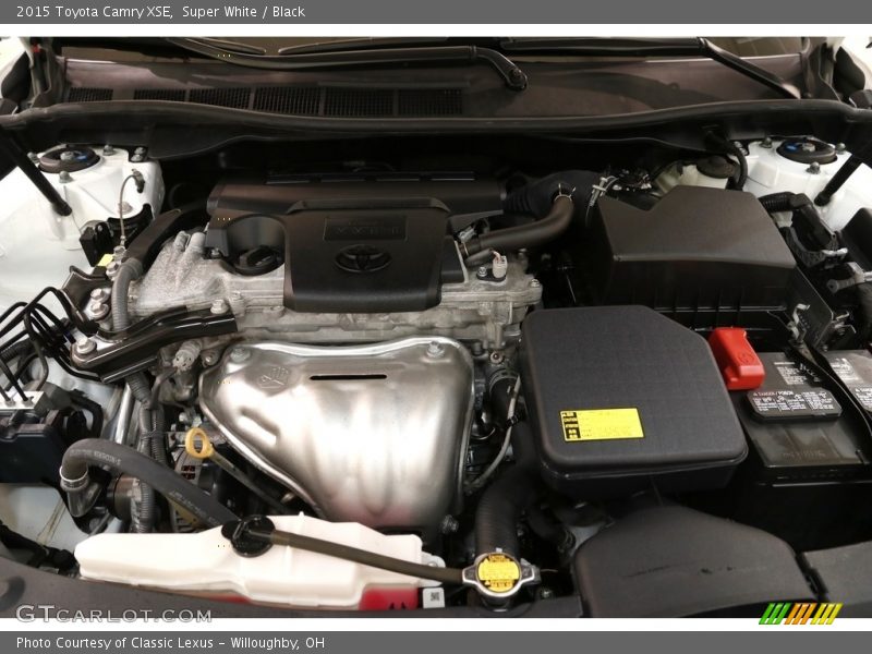 Super White / Black 2015 Toyota Camry XSE