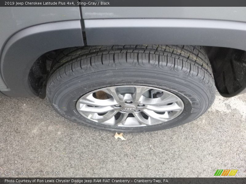 Sting-Gray / Black 2019 Jeep Cherokee Latitude Plus 4x4