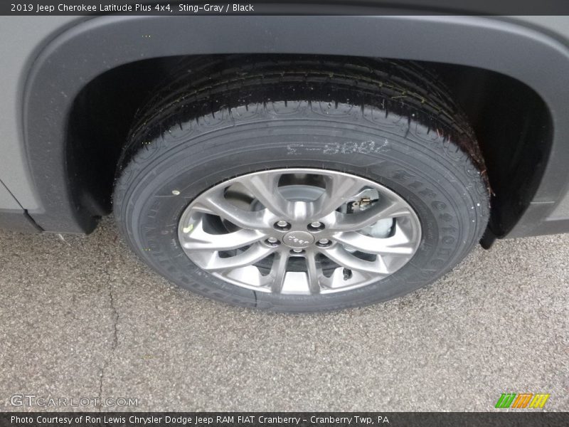 Sting-Gray / Black 2019 Jeep Cherokee Latitude Plus 4x4