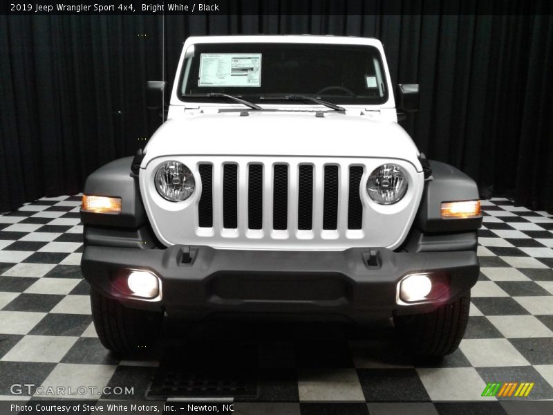 Bright White / Black 2019 Jeep Wrangler Sport 4x4
