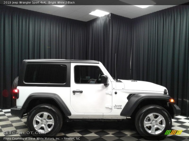 Bright White / Black 2019 Jeep Wrangler Sport 4x4