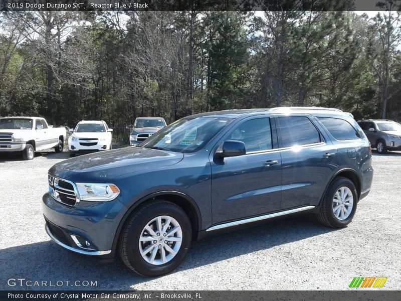 Front 3/4 View of 2019 Durango SXT