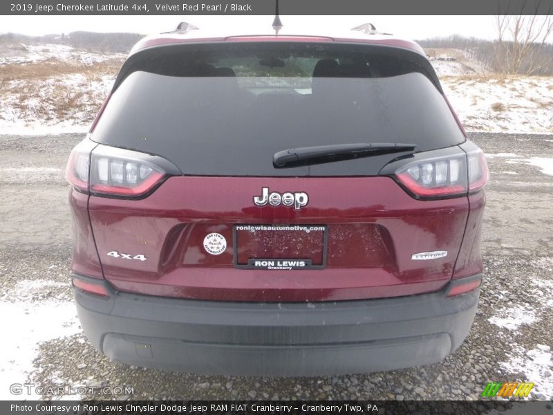 Velvet Red Pearl / Black 2019 Jeep Cherokee Latitude 4x4