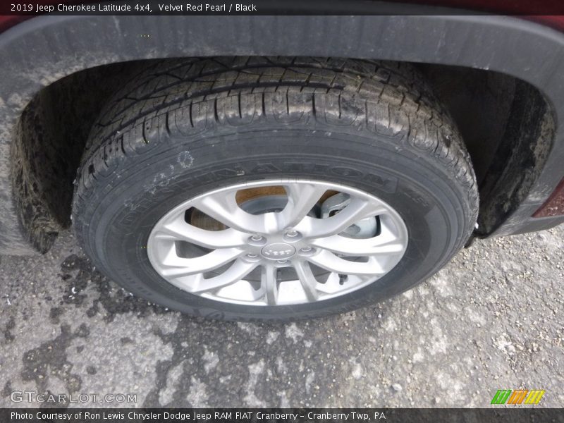 Velvet Red Pearl / Black 2019 Jeep Cherokee Latitude 4x4