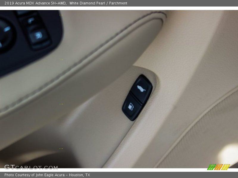 White Diamond Pearl / Parchment 2019 Acura MDX Advance SH-AWD