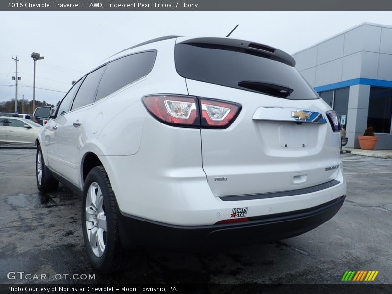 Iridescent Pearl Tricoat / Ebony 2016 Chevrolet Traverse LT AWD