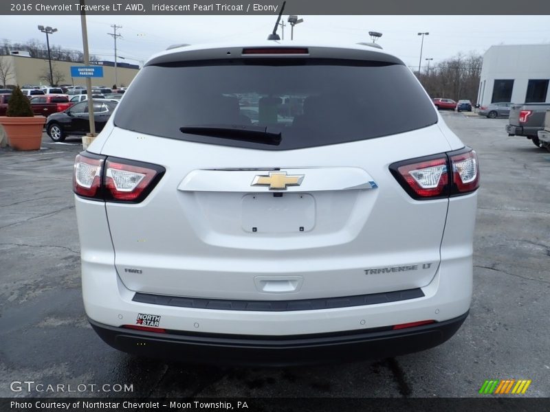Iridescent Pearl Tricoat / Ebony 2016 Chevrolet Traverse LT AWD