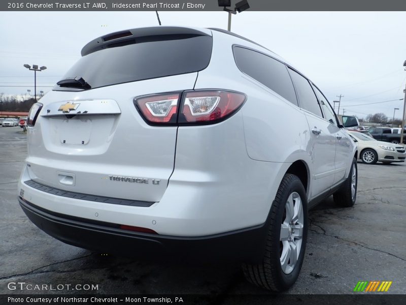 Iridescent Pearl Tricoat / Ebony 2016 Chevrolet Traverse LT AWD