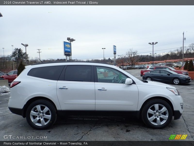 Iridescent Pearl Tricoat / Ebony 2016 Chevrolet Traverse LT AWD