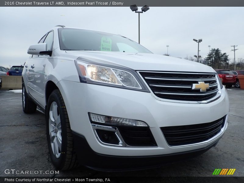 Iridescent Pearl Tricoat / Ebony 2016 Chevrolet Traverse LT AWD