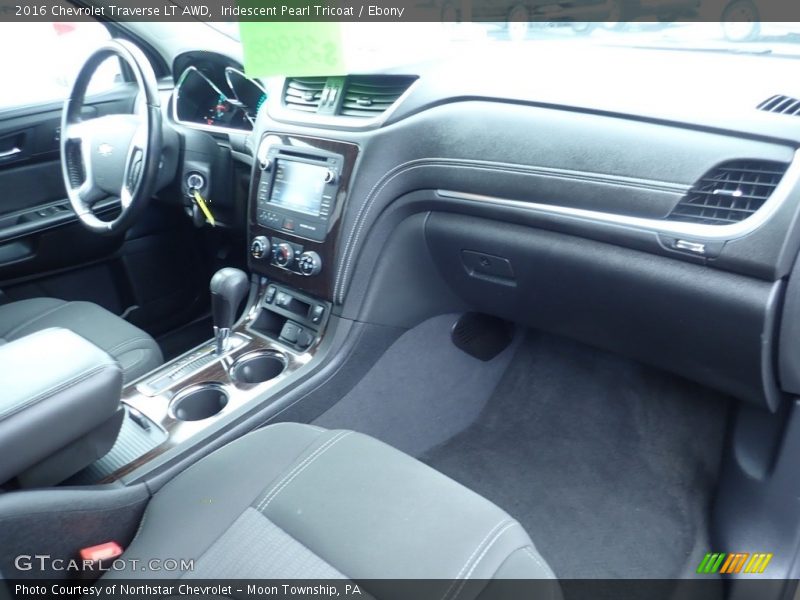 Iridescent Pearl Tricoat / Ebony 2016 Chevrolet Traverse LT AWD