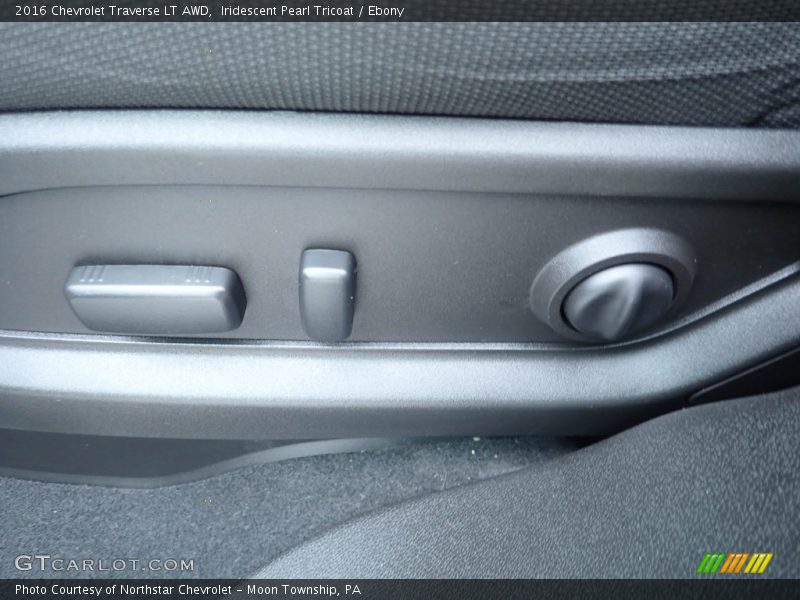 Iridescent Pearl Tricoat / Ebony 2016 Chevrolet Traverse LT AWD