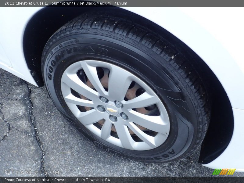 Summit White / Jet Black/Medium Titanium 2011 Chevrolet Cruze LS