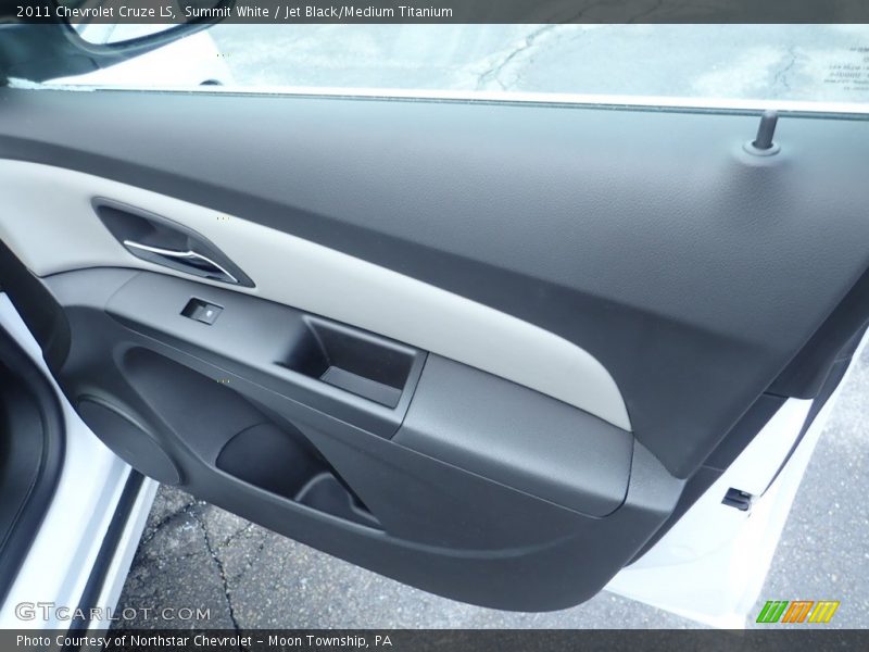 Summit White / Jet Black/Medium Titanium 2011 Chevrolet Cruze LS