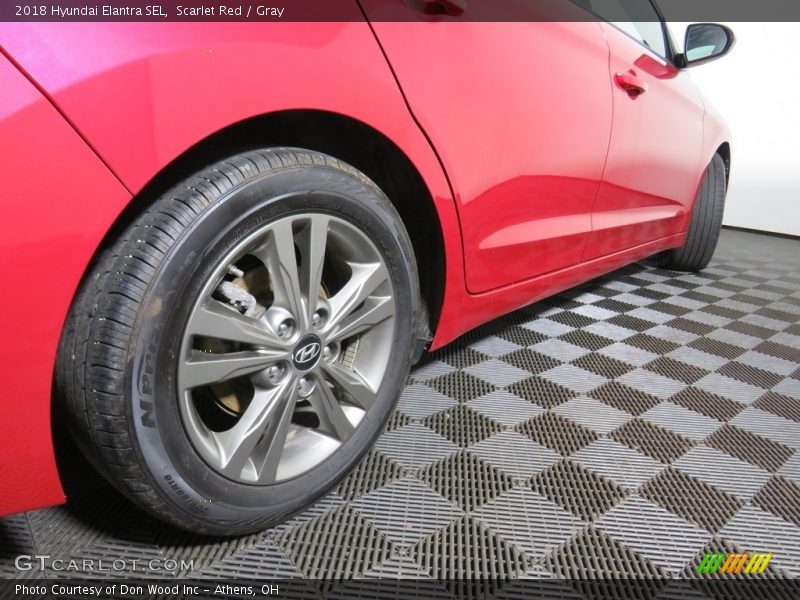 Scarlet Red / Gray 2018 Hyundai Elantra SEL
