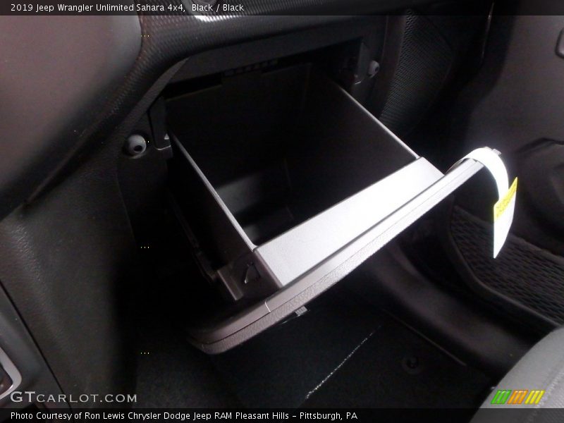 Black / Black 2019 Jeep Wrangler Unlimited Sahara 4x4