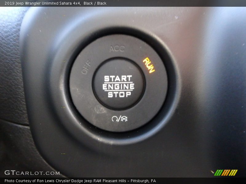 Black / Black 2019 Jeep Wrangler Unlimited Sahara 4x4