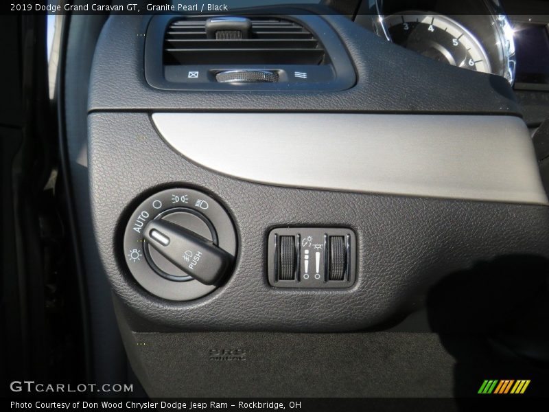 Granite Pearl / Black 2019 Dodge Grand Caravan GT