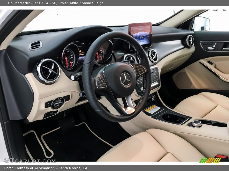 Polar White / Sahara Beige 2019 Mercedes-Benz GLA 250