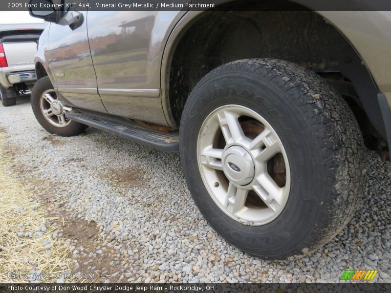 Mineral Grey Metallic / Medium Parchment 2005 Ford Explorer XLT 4x4