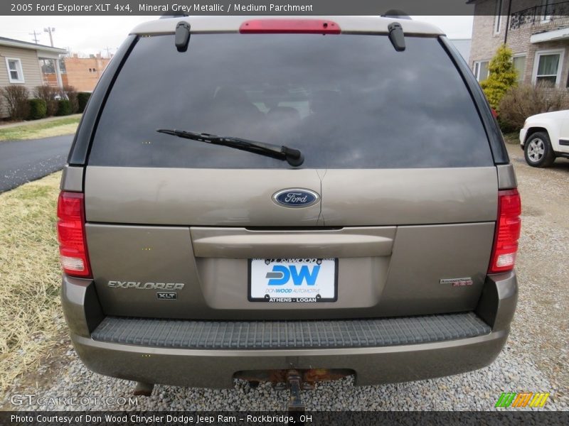 Mineral Grey Metallic / Medium Parchment 2005 Ford Explorer XLT 4x4