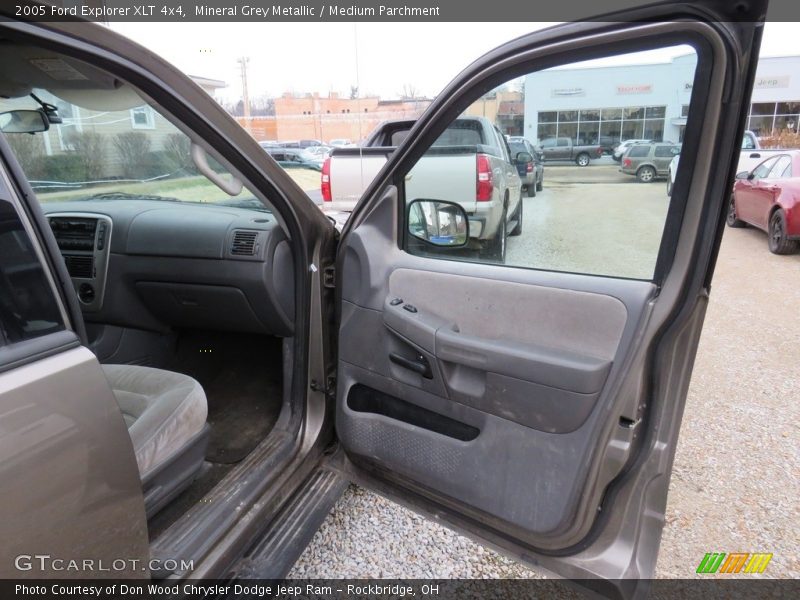 Mineral Grey Metallic / Medium Parchment 2005 Ford Explorer XLT 4x4