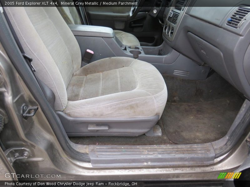 Mineral Grey Metallic / Medium Parchment 2005 Ford Explorer XLT 4x4