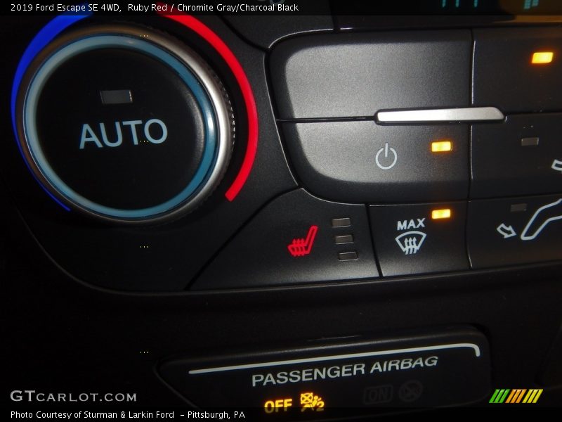 Ruby Red / Chromite Gray/Charcoal Black 2019 Ford Escape SE 4WD