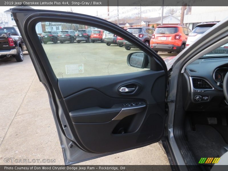 Sting-Gray / Black 2019 Jeep Cherokee Latitude Plus 4x4